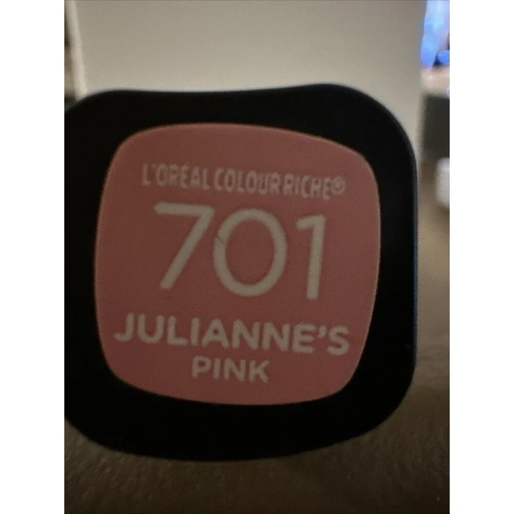 L'Oreal Paris Collection Exclusive Lipstick Julianne's Pink 701, soft nude pink